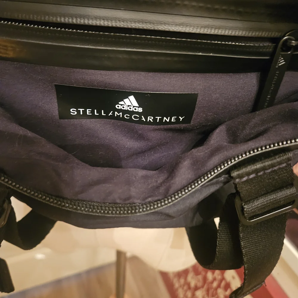 Stella McCartney Black Convertible Crossbody / Backpack Bag - Picture 5 of 8